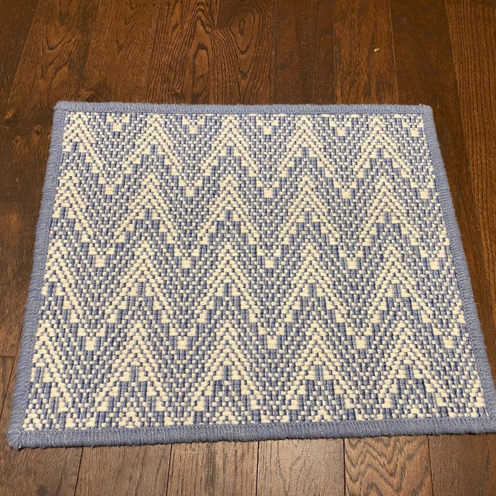 19x16 Blue and White zigzag Mat/Carpet